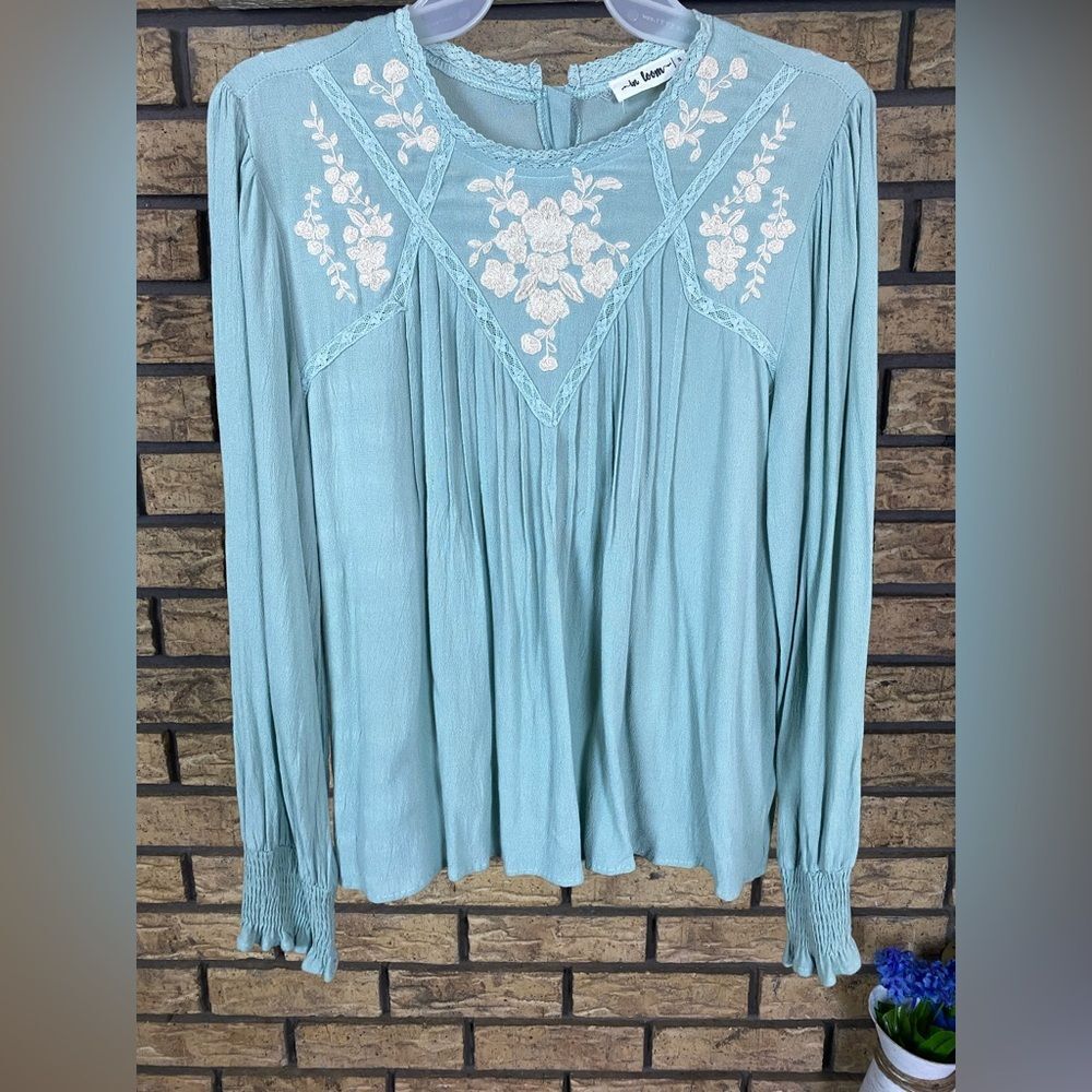 In loom blue blouse